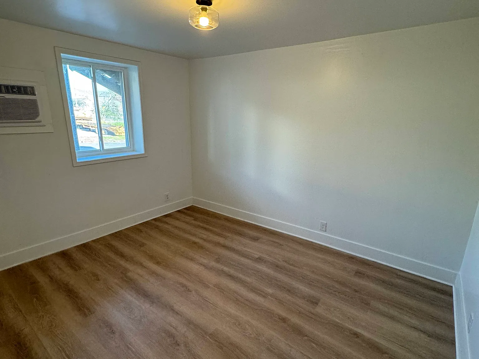 2 bed, 700 sqft, $1,195 — Photo 2