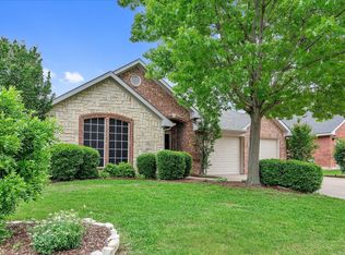 2636 Bent Tree Dr, Hurst, TX 76054