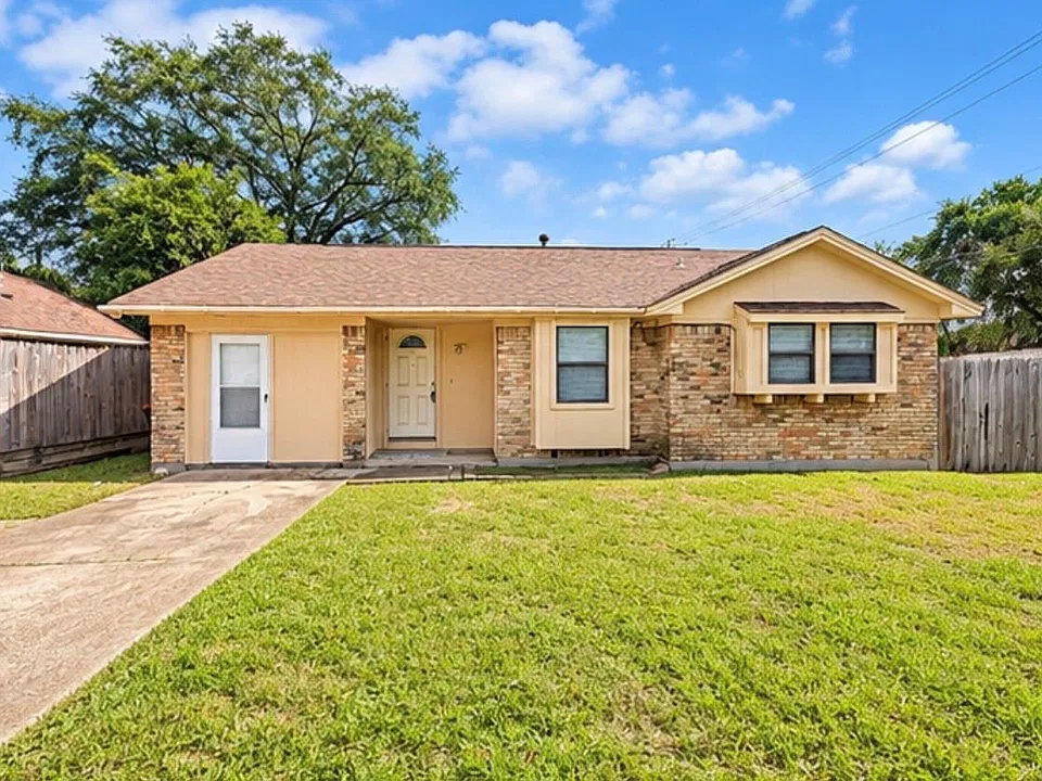 4504 Hemlock Dr