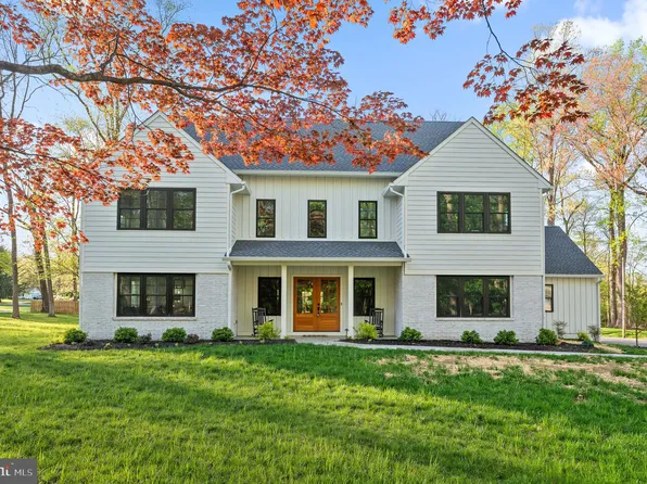 2 Laurel Dr, Malvern, PA 19355