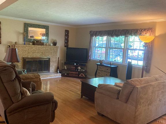 2nd image of 104 Frederick Dr