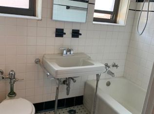 4500 N Malden St #321, Chicago, IL 60640