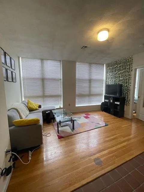 1 bed, $2,400 — Photo 3