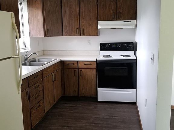 5th image of 425 N Dubuque St APT 12