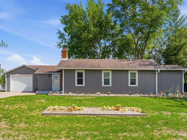 104 1st St E, Lyndon, IL 61261