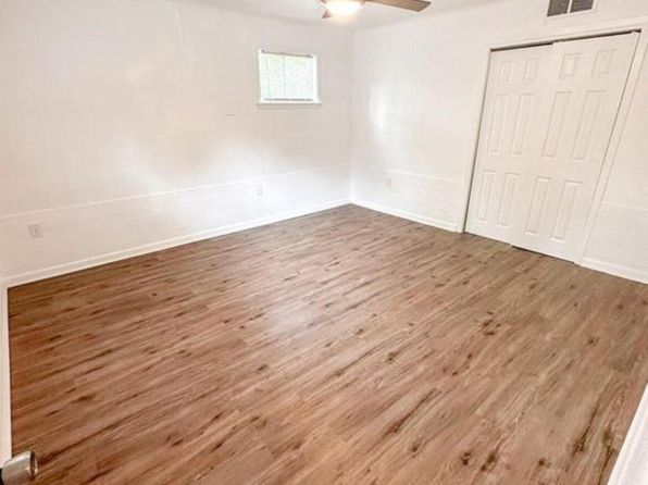 jackson-mississippi-2053015318 picture