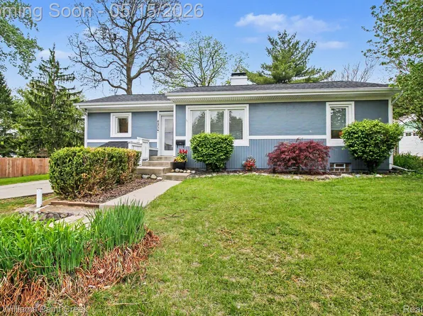 425 Cabinet St, Milford, MI 48381