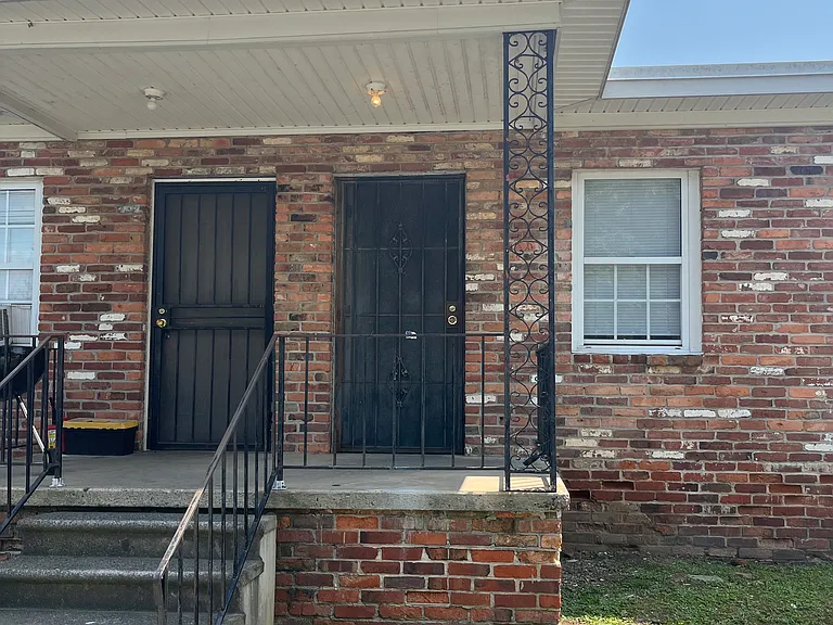 704 Hopkins St — Photo 6