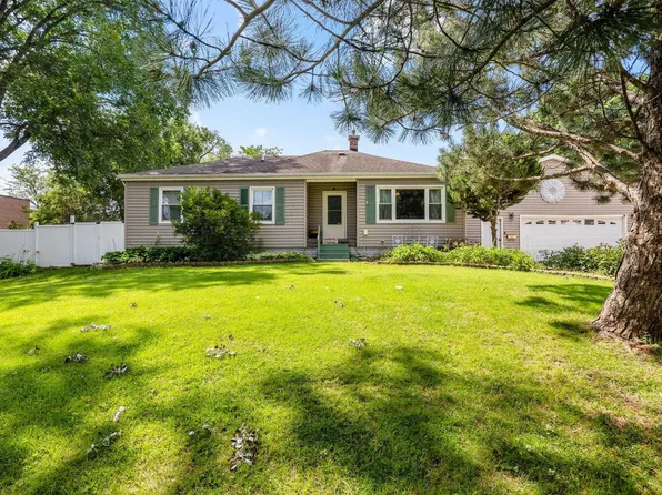 1800 E Ridgeway Ave, Waterloo, IA 50702