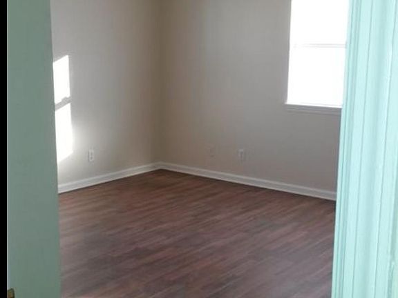 2nd image of 312 W Walnut St