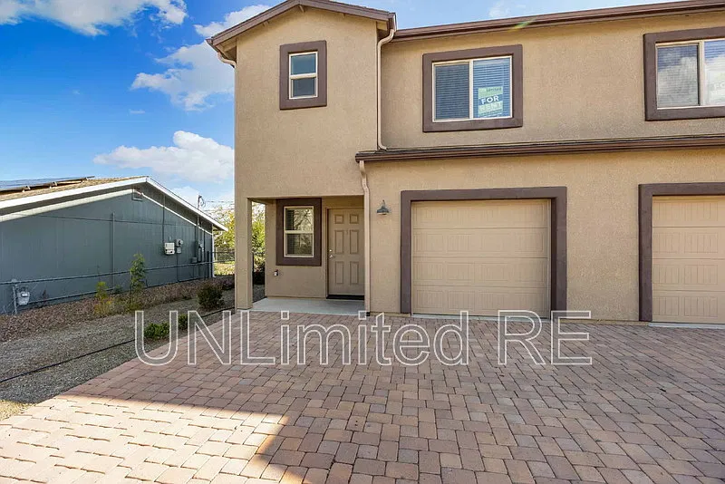 3 bed, 2.5 bath, 1498 sqft, $1,800 — Photo 2