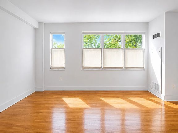 4th image of 415 Leonard St APT 1