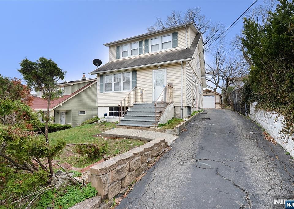 1st image of 263 Sutton Ave