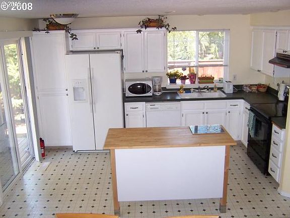 4th image of 18008 SE 19th Cir