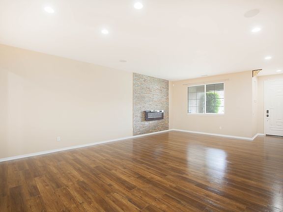 2nd image of 27804 Pointe Breeze Dr
