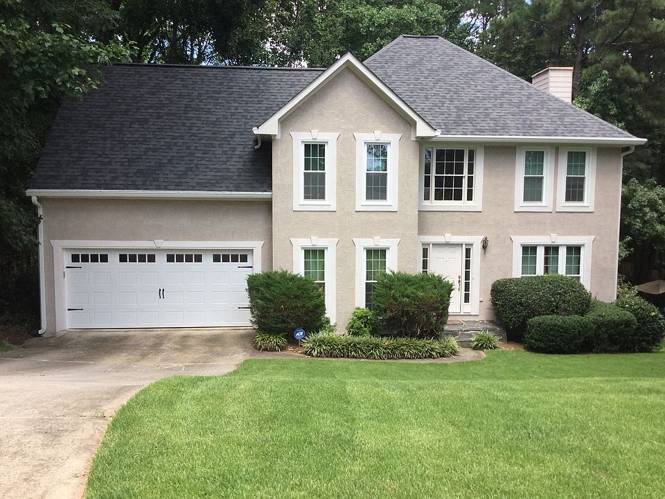 1st image of 210 Crabtree Dr