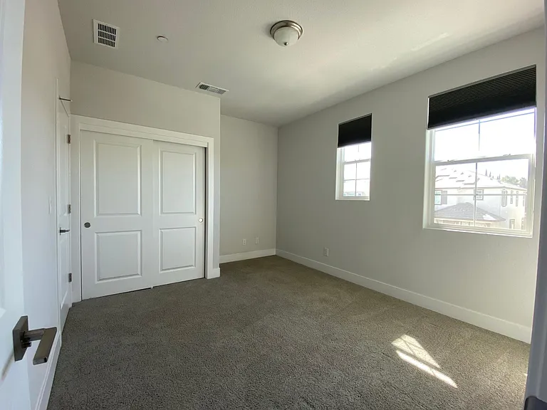 925 Bergenia St — Photo 29