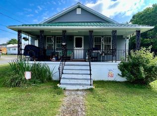 320 Martin Ave E, Oak Hill, WV 25901