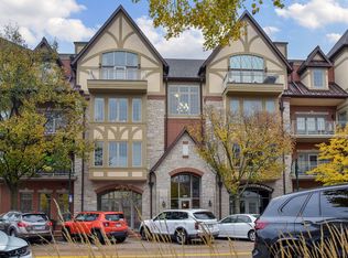350 S 1st St UNIT 402, St Charles, IL 60174
