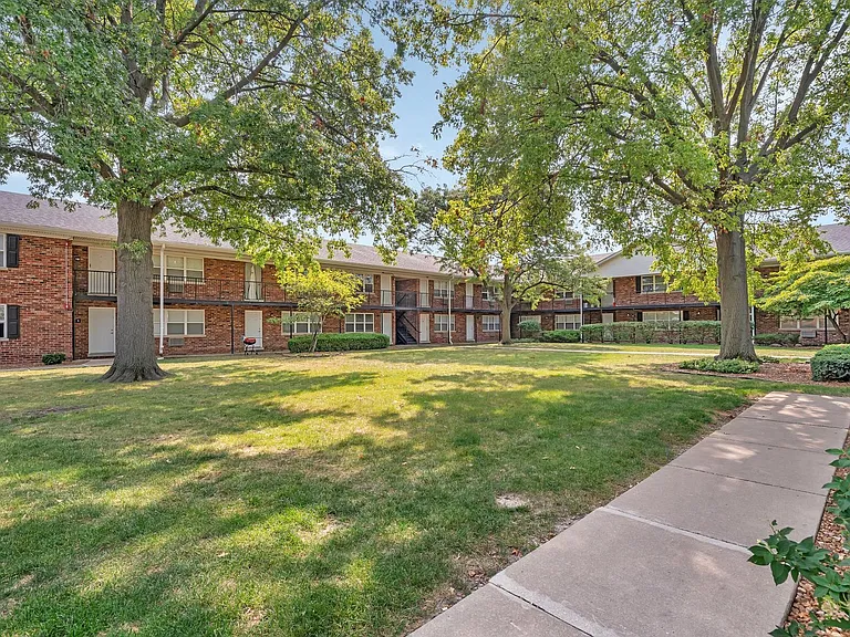 Iron Gate Apartments — Photo 13