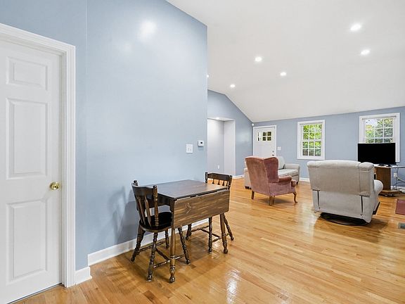 4th image of 43 Pine Acre Rd