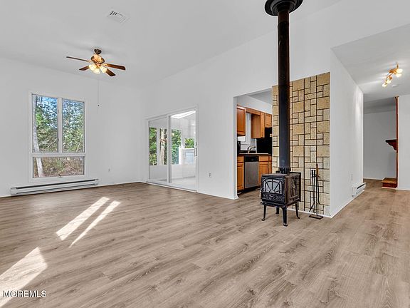 5th image of 166 E Holly Ln