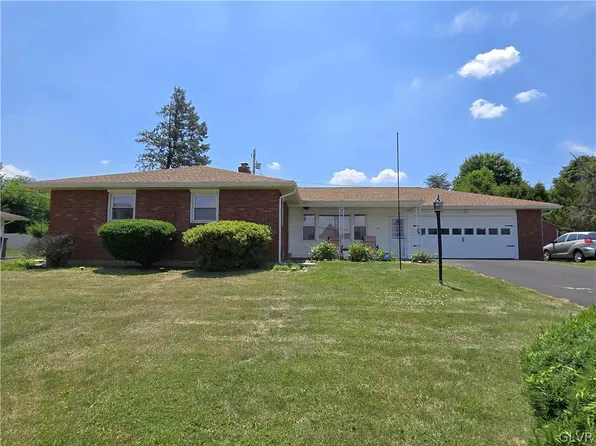 1952 Schadt Ave, Whitehall, PA 18052