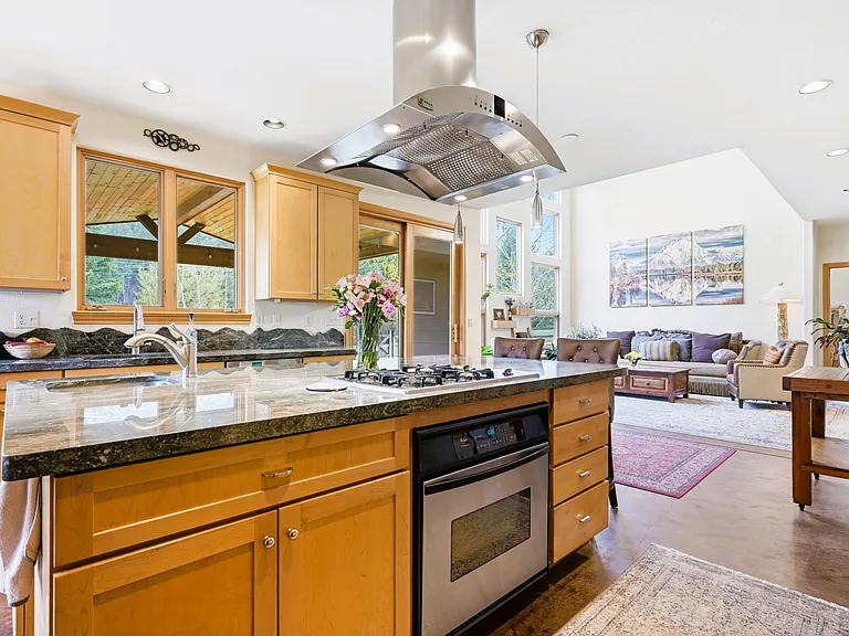 81 Elmgreen Ln — Photo 6