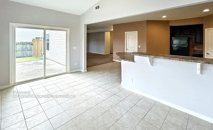 1054 Countess Ln — Photo 4