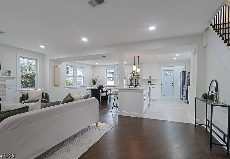 6 Dawes Ave — Photo 14
