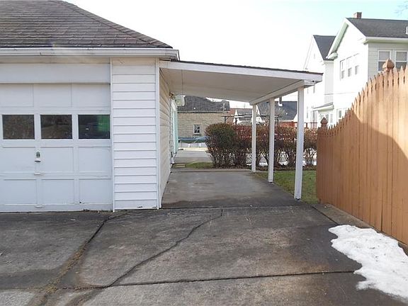 3rd image of 1105 College Ave