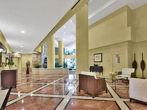4th image of 20281 E Country Club Dr APT 1101