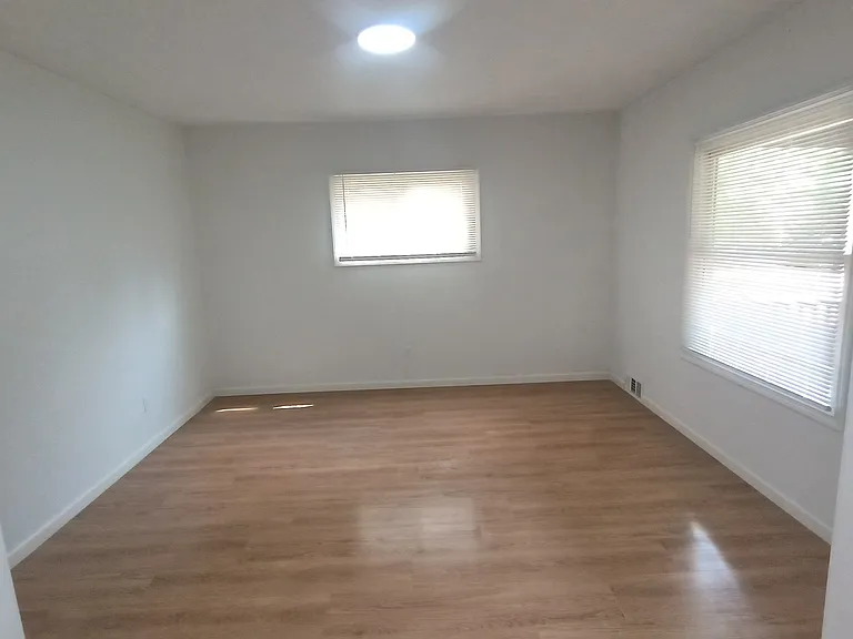 1120 N Chestnut St #1 — Photo 12