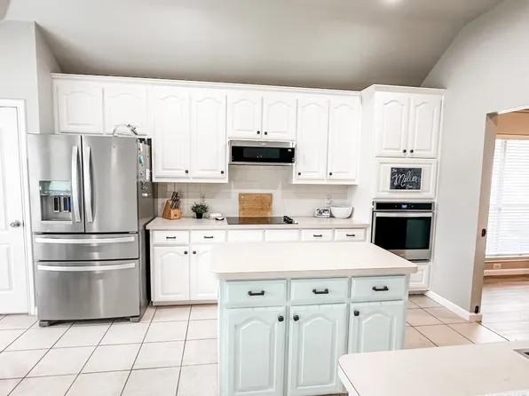 2825 Flint Rock Dr, Fort Worth, TX 76131