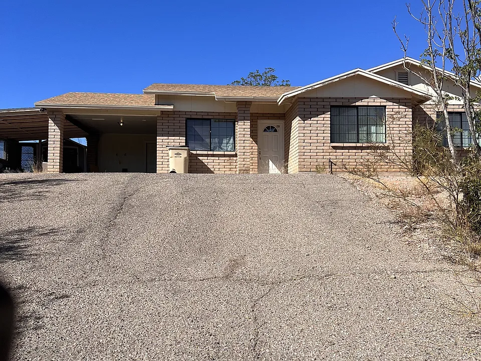 226 Paseo Montura