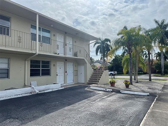 3rd image of 1555 Tyler St #4
