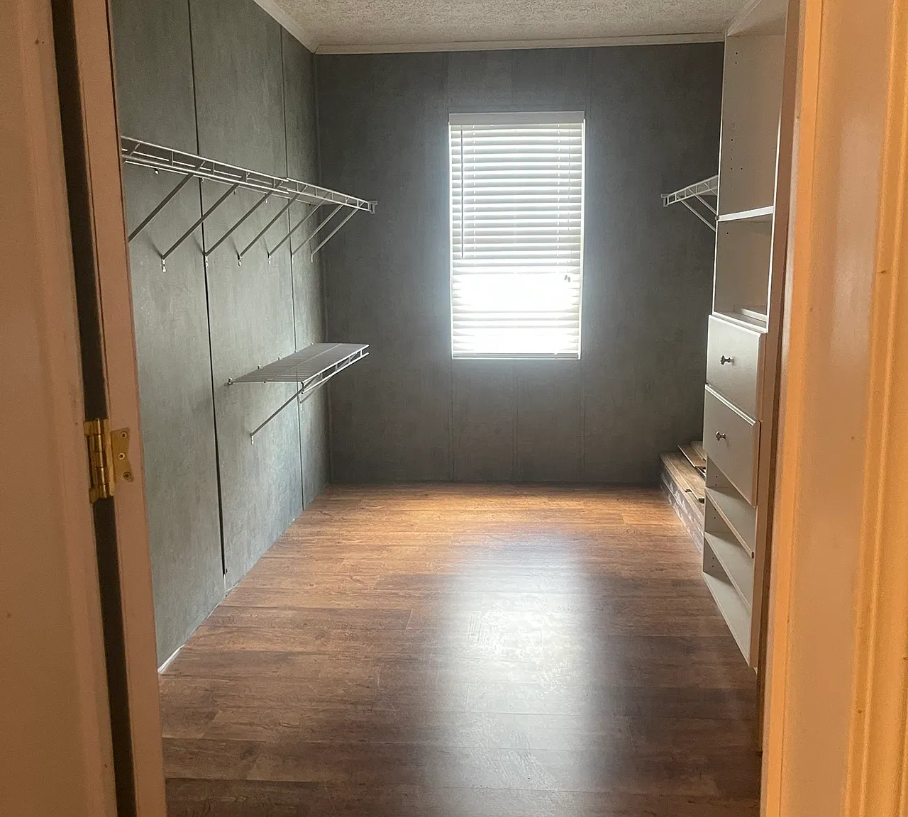 3 bed, 2200 sqft, $2,100 — Photo 2