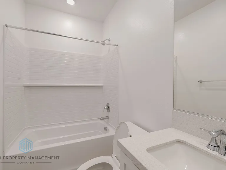 2539 Dorris St — Photo 10