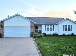 317 E Beacon Ct, Mount Vernon, IL