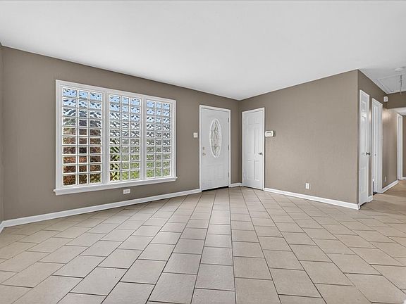 4th image of 6018 Evergreen Blvd