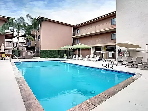 4th image of 10760 Rose Ave #227
