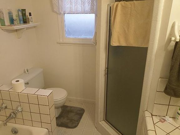 4th image of 44437 Loneoak Ave