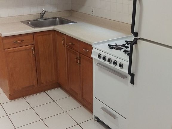 5th image of 145 E 30th St APT 14