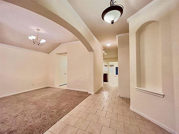 4th image of 38 Ebony Oaks Pl