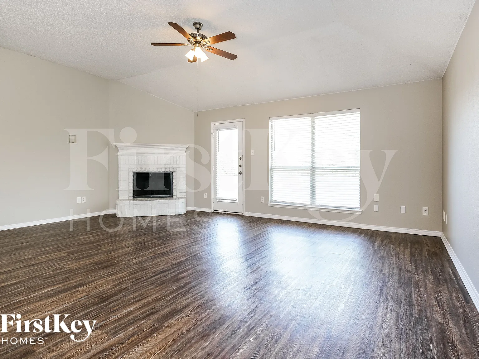 4 bed, 2.0 bath, 1846 sqft, $2,180 — Photo 3