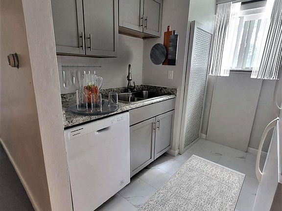 Light & bright full-equipped Kitchen