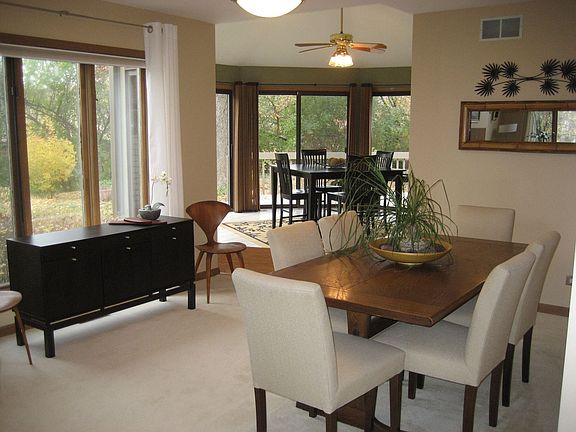 Dining room-Great space for entertaining!