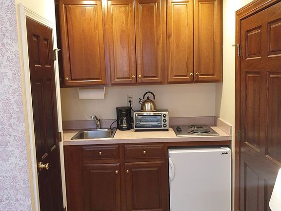 171 SB Studio kitchen