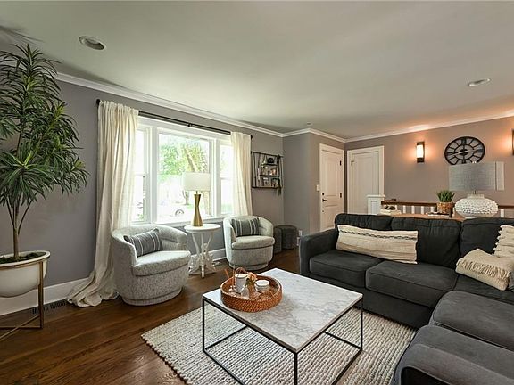 4th image of 5530 Beverly Ave