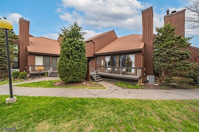 1st image of 21 Bloomingdale Dr #2A